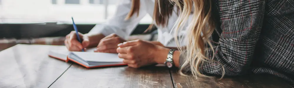 <p>J’accompagne individuellement les salariés parents pour :</p>
<ul class="list-none list-inside fa-ul flex flex-col">
<li>
<span class="fa-li text-tertary-900"><svg aria-hidden="true" focusable="false" data-prefix="fas" data-icon="check" class="svg-inline--fa fa-check " role="img" xmlns="http://www.w3.org/2000/svg" viewBox="0 0 448 512"><path fill="currentColor" d="M438.6 105.4c12.5 12.5 12.5 32.8 0 45.3l-256 256c-12.5 12.5-32.8 12.5-45.3 0l-128-128c-12.5-12.5-12.5-32.8 0-45.3s32.8-12.5 45.3 0L160 338.7 393.4 105.4c12.5-12.5 32.8-12.5 45.3 0z"></path></svg></span>
Faciliter la <strong>réintégration professionnelle</strong> après un congé maternité, paternité ou parental
</li>
<li>
<span class="fa-li text-tertary-900"><svg aria-hidden="true" focusable="false" data-prefix="fas" data-icon="check" class="svg-inline--fa fa-check " role="img" xmlns="http://www.w3.org/2000/svg" viewBox="0 0 448 512"><path fill="currentColor" d="M438.6 105.4c12.5 12.5 12.5 32.8 0 45.3l-256 256c-12.5 12.5-32.8 12.5-45.3 0l-128-128c-12.5-12.5-12.5-32.8 0-45.3s32.8-12.5 45.3 0L160 338.7 393.4 105.4c12.5-12.5 32.8-12.5 45.3 0z"></path></svg></span>
Prévenir <strong>le stress, l’épuisement et la surcharge mentale</strong>
</li>
<li>
<span class="fa-li text-tertary-900"><svg aria-hidden="true" focusable="false" data-prefix="fas" data-icon="check" class="svg-inline--fa fa-check " role="img" xmlns="http://www.w3.org/2000/svg" viewBox="0 0 448 512"><path fill="currentColor" d="M438.6 105.4c12.5 12.5 12.5 32.8 0 45.3l-256 256c-12.5 12.5-32.8 12.5-45.3 0l-128-128c-12.5-12.5-12.5-32.8 0-45.3s32.8-12.5 45.3 0L160 338.7 393.4 105.4c12.5-12.5 32.8-12.5 45.3 0z"></path></svg></span>
Soutenir les parents dans leur <strong>transition de vie professionnelle et personnelle</strong>
</li>
<li>
<span class="fa-li text-tertary-900"><svg aria-hidden="true" focusable="false" data-prefix="fas" data-icon="check" class="svg-inline--fa fa-check " role="img" xmlns="http://www.w3.org/2000/svg" viewBox="0 0 448 512"><path fill="currentColor" d="M438.6 105.4c12.5 12.5 12.5 32.8 0 45.3l-256 256c-12.5 12.5-32.8 12.5-45.3 0l-128-128c-12.5-12.5-12.5-32.8 0-45.3s32.8-12.5 45.3 0L160 338.7 393.4 105.4c12.5-12.5 32.8-12.5 45.3 0z"></path></svg></span>
Retrouver un <strong>équilibre durable entre vie pro et vie perso</strong>
</li>
</ul> <p>J’accompagne individuellement les salariés parents pour :</p>
<ul class="list-none list-inside fa-ul flex flex-col">
<li>
<span class="fa-li text-tertary-900"><svg aria-hidden="true" focusable="false" data-prefix="fas" data-icon="check" class="svg-inline--fa fa-check " role="img" xmlns="http://www.w3.org/2000/svg" viewBox="0 0 448 512"><path fill="currentColor" d="M438.6 105.4c12.5 12.5 12.5 32.8 0 45.3l-256 256c-12.5 12.5-32.8 12.5-45.3 0l-128-128c-12.5-12.5-12.5-32.8 0-45.3s32.8-12.5 45.3 0L160 338.7 393.4 105.4c12.5-12.5 32.8-12.5 45.3 0z"></path></svg></span>
Faciliter la <strong>réintégration professionnelle</strong> après un congé maternité, paternité ou parental
</li>
<li>
<span class="fa-li text-tertary-900"><svg aria-hidden="true" focusable="false" data-prefix="fas" data-icon="check" class="svg-inline--fa fa-check " role="img" xmlns="http://www.w3.org/2000/svg" viewBox="0 0 448 512"><path fill="currentColor" d="M438.6 105.4c12.5 12.5 12.5 32.8 0 45.3l-256 256c-12.5 12.5-32.8 12.5-45.3 0l-128-128c-12.5-12.5-12.5-32.8 0-45.3s32.8-12.5 45.3 0L160 338.7 393.4 105.4c12.5-12.5 32.8-12.5 45.3 0z"></path></svg></span>
Prévenir <strong>le stress, l’épuisement et la surcharge mentale</strong>
</li>
<li>
<span class="fa-li text-tertary-900"><svg aria-hidden="true" focusable="false" data-prefix="fas" data-icon="check" class="svg-inline--fa fa-check " role="img" xmlns="http://www.w3.org/2000/svg" viewBox="0 0 448 512"><path fill="currentColor" d="M438.6 105.4c12.5 12.5 12.5 32.8 0 45.3l-256 256c-12.5 12.5-32.8 12.5-45.3 0l-128-128c-12.5-12.5-12.5-32.8 0-45.3s32.8-12.5 45.3 0L160 338.7 393.4 105.4c12.5-12.5 32.8-12.5 45.3 0z"></path></svg></span>
Soutenir les parents dans leur <strong>transition de vie professionnelle et personnelle</strong>
</li>
<li>
<span class="fa-li text-tertary-900"><svg aria-hidden="true" focusable="false" data-prefix="fas" data-icon="check" class="svg-inline--fa fa-check " role="img" xmlns="http://www.w3.org/2000/svg" viewBox="0 0 448 512"><path fill="currentColor" d="M438.6 105.4c12.5 12.5 12.5 32.8 0 45.3l-256 256c-12.5 12.5-32.8 12.5-45.3 0l-128-128c-12.5-12.5-12.5-32.8 0-45.3s32.8-12.5 45.3 0L160 338.7 393.4 105.4c12.5-12.5 32.8-12.5 45.3 0z"></path></svg></span>
Retrouver un <strong>équilibre durable entre vie pro et vie perso</strong>
</li>
</ul>